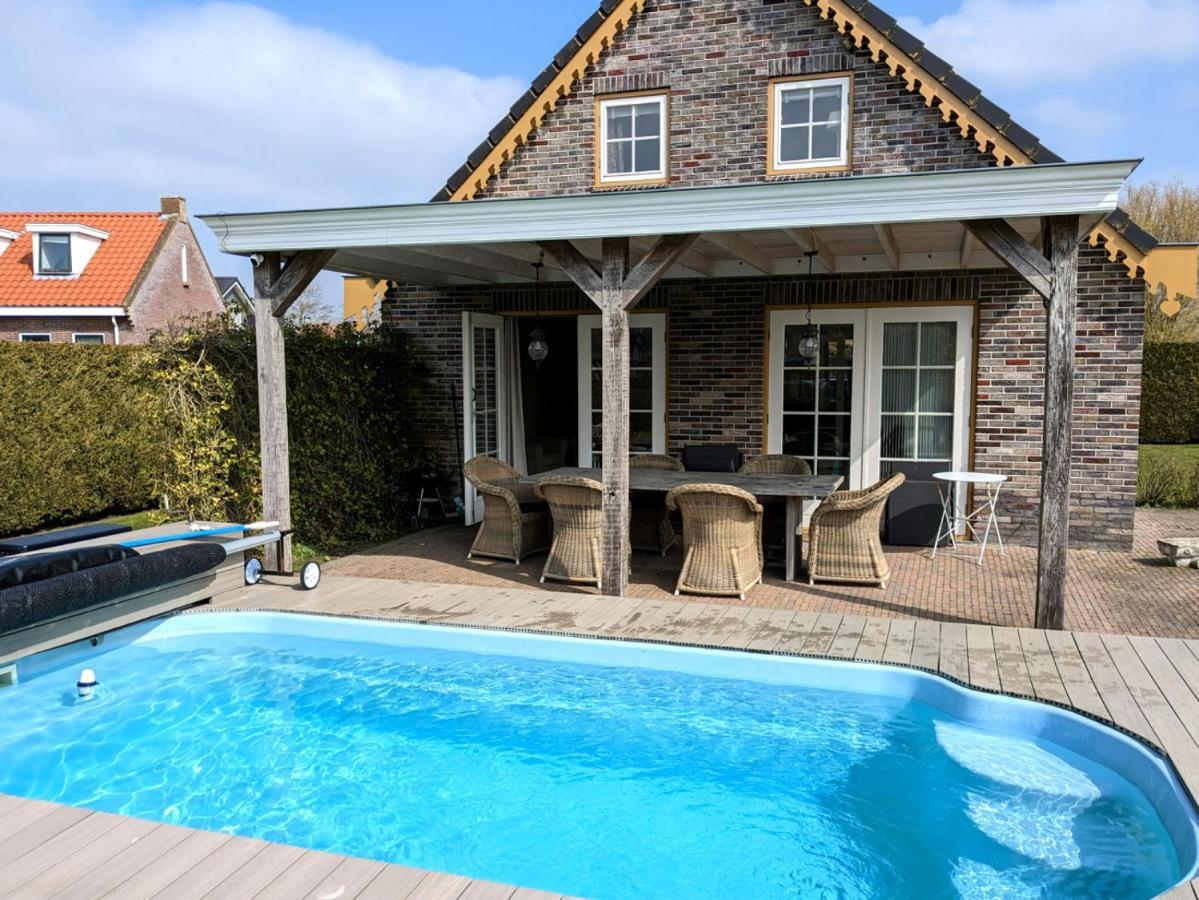 Gemuetliches Ferienhaus Mit Beheiztem Pool, Garten Und Ueberdachter Terrasse Tzummarum Exterior foto