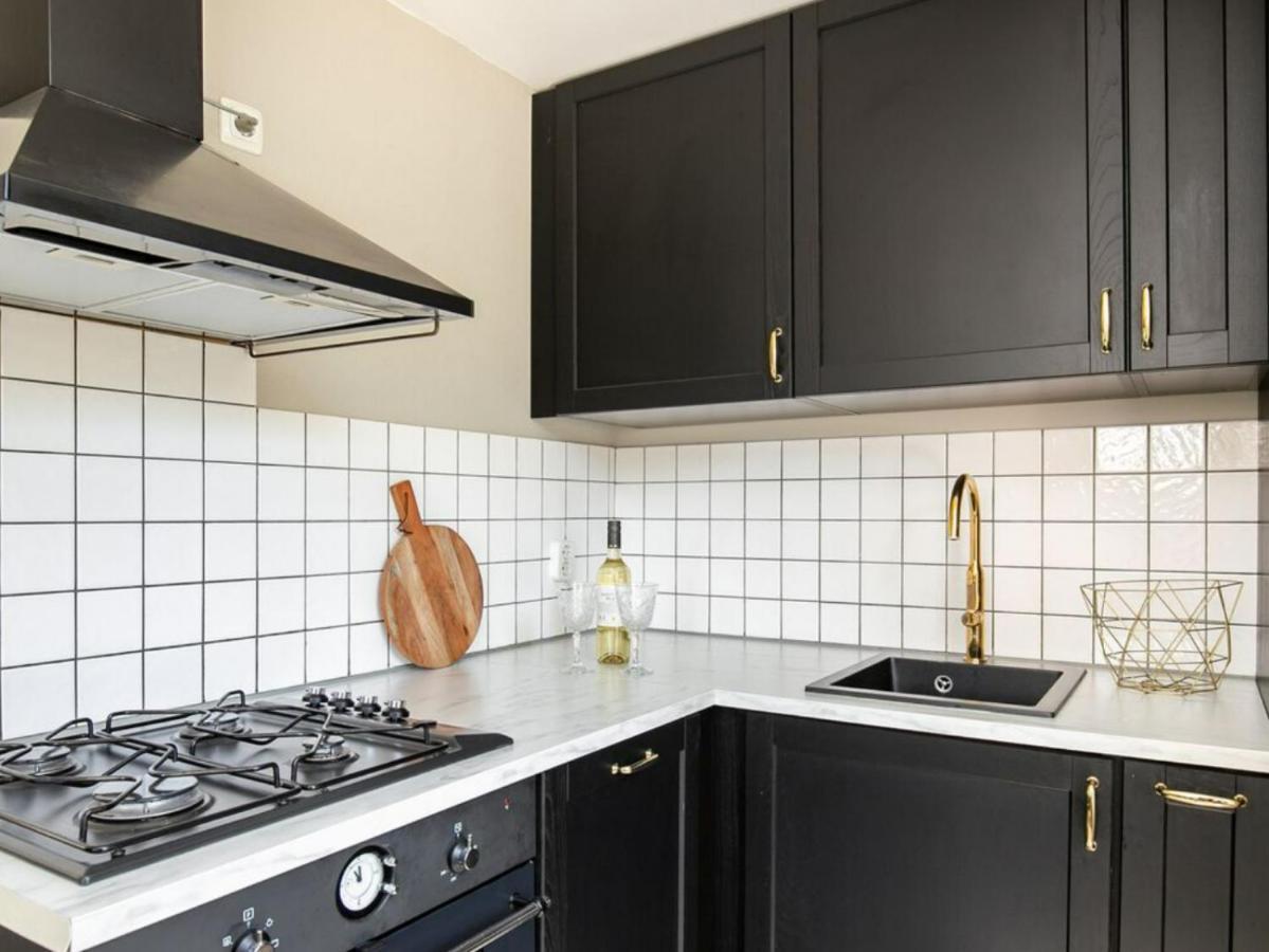 Gemuetliches Ferienhaus Mit Beheiztem Pool, Garten Und Ueberdachter Terrasse Tzummarum Exterior foto